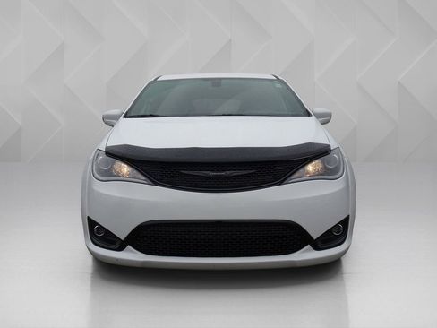 Used 2019 Chrysler Pacifica Touring Plus w/ S Appearance Package FWD image 7