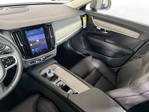 Used 2025 Volvo V90 B6 Cross Country Ultra w/ Climate Package image 21