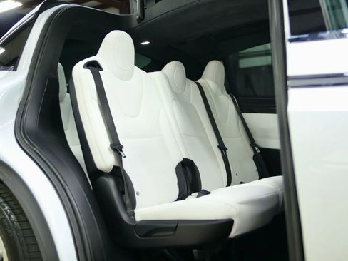 Used 2019 Tesla Model X 100D image 38