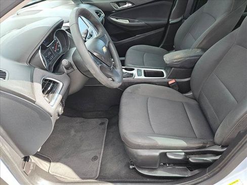 Used 2017 Chevrolet Cruze LS FWD image 15