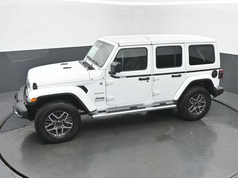 Used 2024 Jeep Wrangler Unlimited Sahara w/ Technology Group AWD/4WD image 42