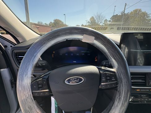 New 2025 Ford Escape Plug-in Hybrid w/ PHEV Premium Package image 10