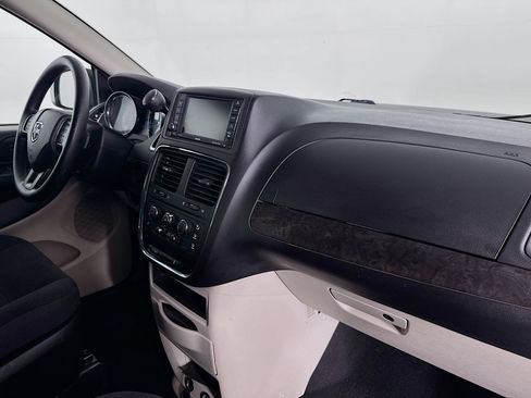 Used 2018 Dodge Grand Caravan SE w/ UConnect Hands-Free Group FWD image 26
