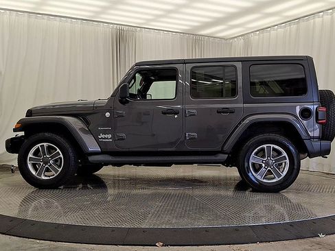Used 2018 Jeep Wrangler Unlimited Sahara w/ Cold Weather Group AWD/4WD image 2
