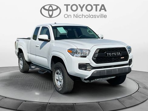 Used 2017 Toyota Tacoma SR AWD/4WD image 8