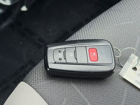 Certified 2025 Toyota RAV4 XLE w/ Convenience Package image 31