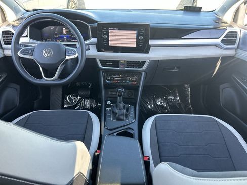 New 2026 Volkswagen Taos SE FWD image 11
