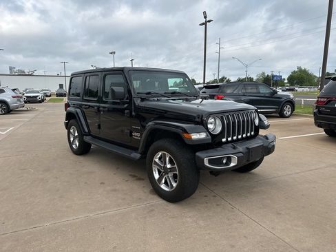 Used 2020 Jeep Wrangler Unlimited Sahara AWD/4WD image 3