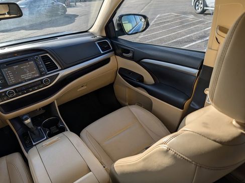 Used 2015 Toyota Highlander XLE image 11