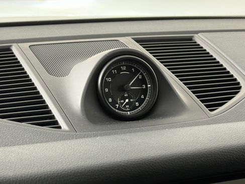 New 2025 Porsche Macan image 21