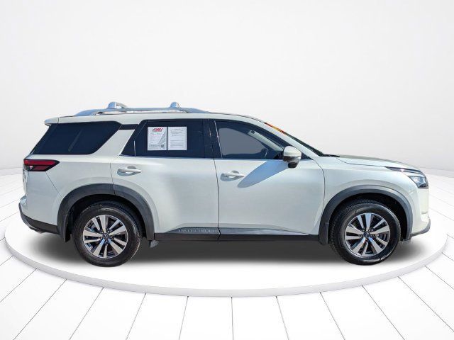 Used 2023 Nissan Pathfinder SL FWD image 3