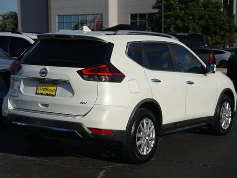 Used 2018 Nissan Rogue SV w/ Premium Package FWD image 6