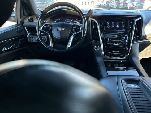 Used 2019 Cadillac Escalade ESV Platinum image 51