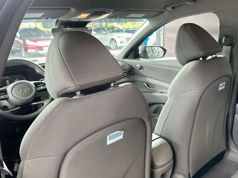 Used 2025 Hyundai Elantra SE FWD image 23