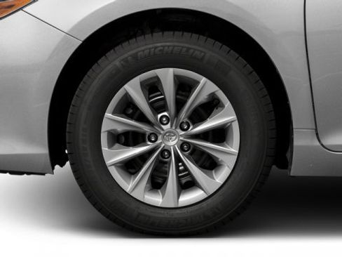 Used 2017 Toyota Camry LE FWD image 12
