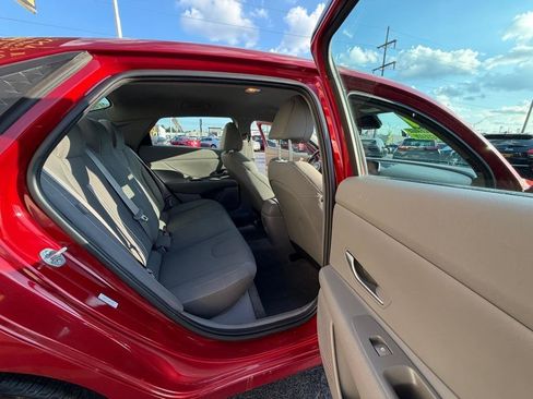 Used 2024 Hyundai Elantra SEL FWD image 18