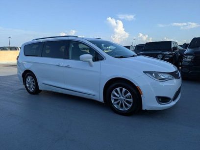 Used 2019 Chrysler Pacifica Touring-L w/ Advanced Safetytec Group