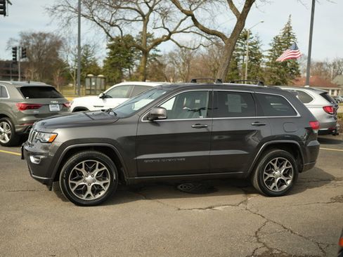 Used 2018 Jeep Grand Cherokee Limited AWD/4WD image 10