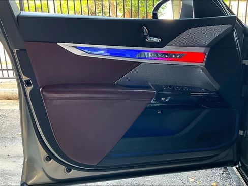 Used 2023 BMW i7 xDrive60 w/ Parking Assistance Package AWD/4WD image 21