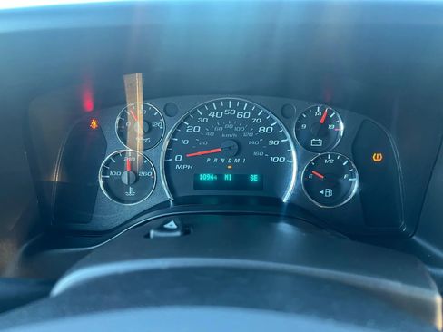 Used 2021 Chevrolet Express 3500 w/ Driver Convenience Package RWD image 14