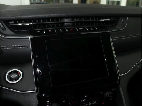 New 2025 Jeep Grand Cherokee Laredo X w/ Luxury Tech Group I image 16