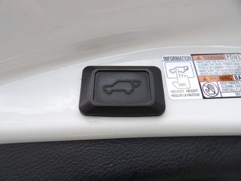 Used 2018 Toyota RAV4 SE w/ Power Extra Value Package AWD/4WD image 26