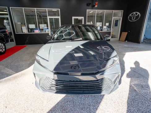 Used 2025 Toyota Camry LE image 6