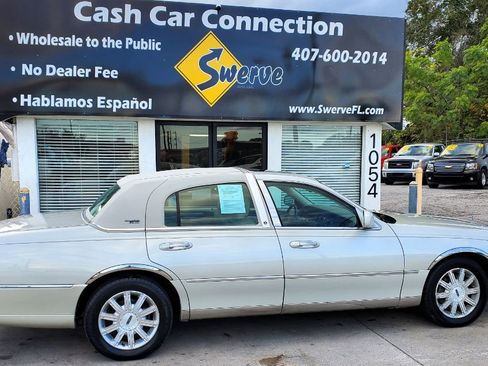 Used 2006 Lincoln Town Car Signature Limited image 7