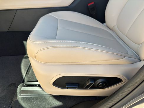 New 2025 Jeep Grand Cherokee Limited RWD image 11