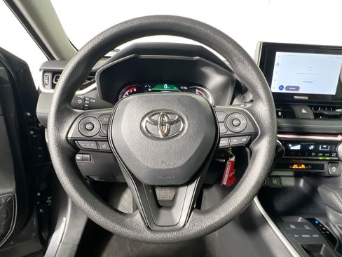 Used 2025 Toyota RAV4 LE FWD image 17