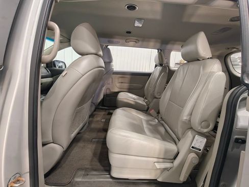 Used 2018 Kia Sedona L FWD image 28