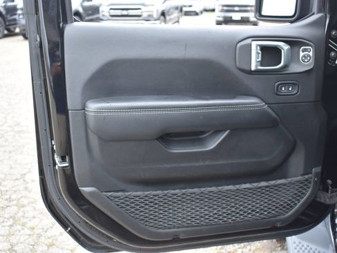 Used 2022 Jeep Wrangler Unlimited Sahara w/ Cold Weather Group AWD/4WD image 9