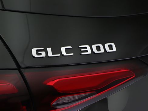 Certified 2025 Mercedes-Benz GLC 300 4MATIC image 19