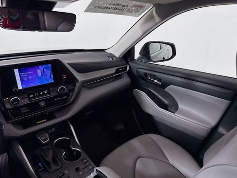 Certified 2023 Toyota Highlander XLE image 22