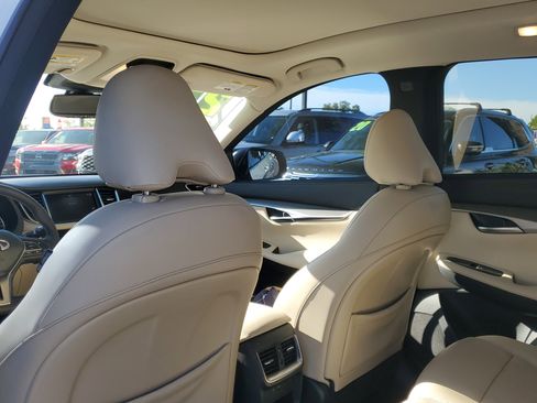 Used 2022 INFINITI QX50 Luxe FWD image 12