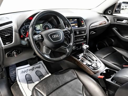 Used 2017 Audi Q5 2.0T Premium Plus w/ Technology Package image 3