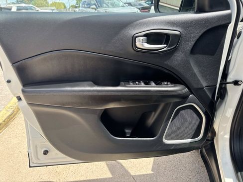 Used 2021 Jeep Compass Latitude FWD image 18