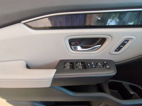 Used 2025 Honda Pilot Elite image 10