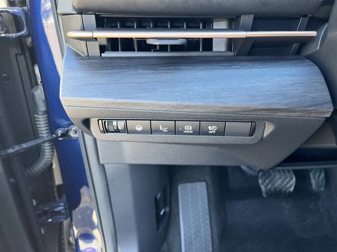 Used 2023 Nissan Ariya AWD image 14