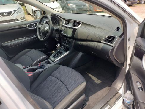 Used 2019 Nissan Sentra SV image 5