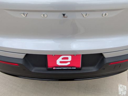 Used 2025 Volvo XC40 B5 Plus AWD/4WD image 43