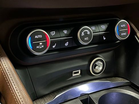 Used 2018 Alfa Romeo Stelvio Ti AWD/4WD image 10