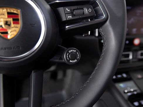 Certified 2026 Porsche Macan AWD/4WD image 24