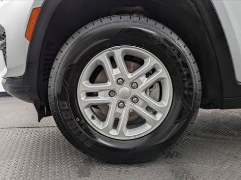 Used 2024 Jeep Grand Cherokee Laredo RWD image 28