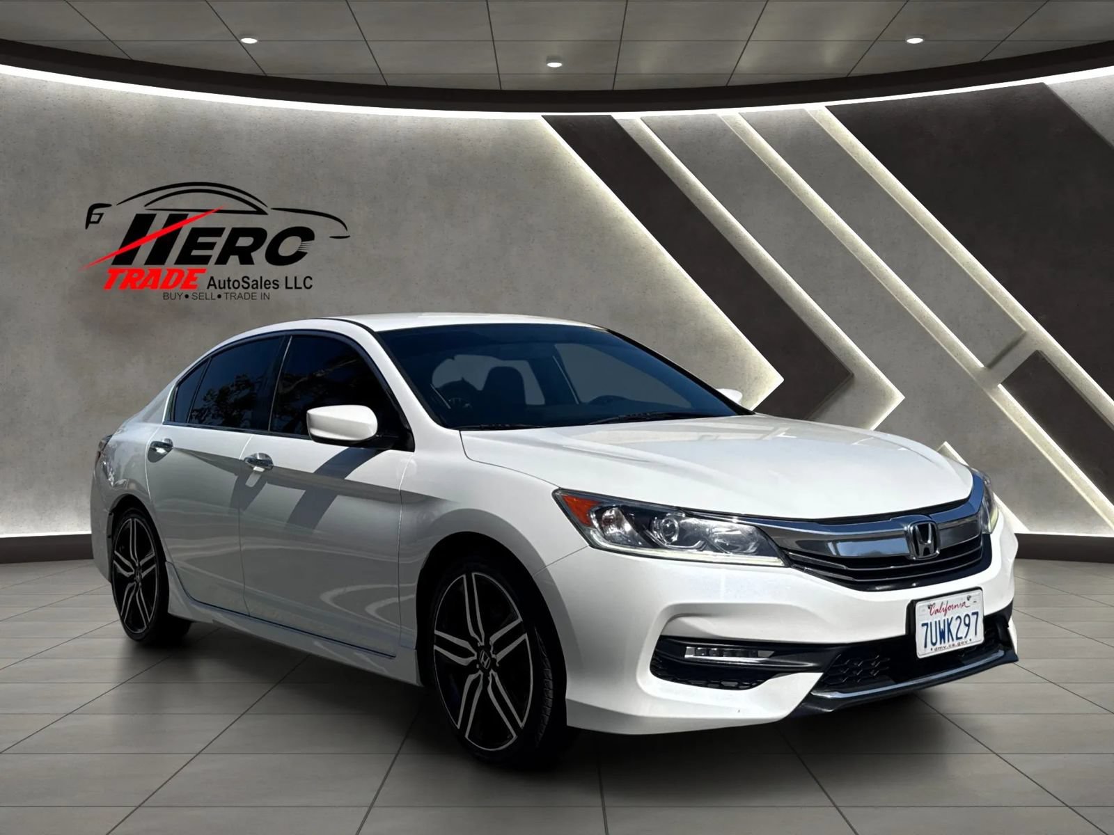 Used 2017 Honda Accord Sport image 2