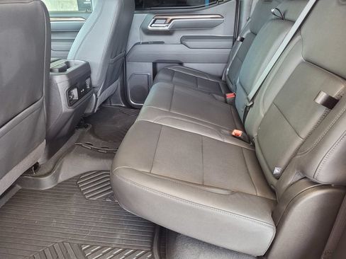 Used 2026 Chevrolet Silverado 1500 LT Trail Boss w/ LT Trail Boss Premium Package AWD/4WD image 8