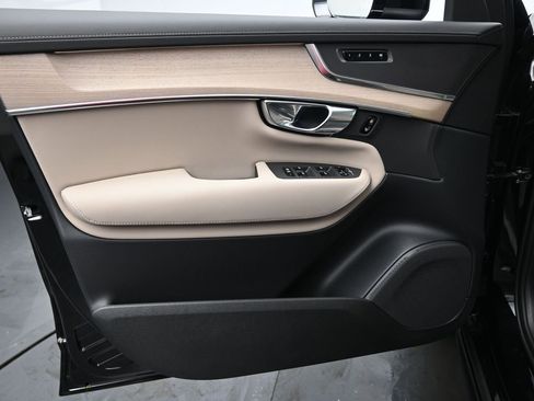 New 2026 Volvo XC90 B6 Plus w/ Protection Package image 22
