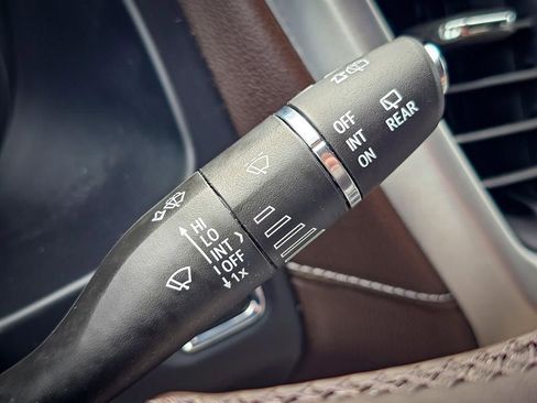 Certified 2023 GMC Acadia SLT w/ Preferred Package image 22