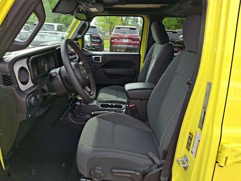 Used 2024 Jeep Wrangler Unlimited w/ Convenience Group AWD/4WD image 13