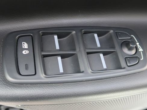 Used 2018 Jaguar XE Prestige image 25